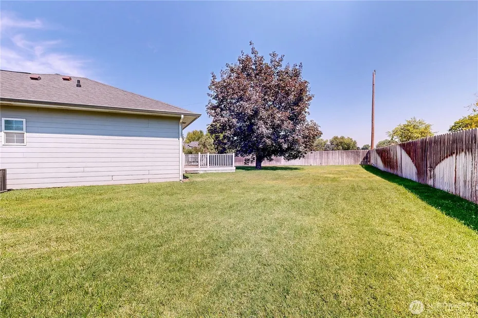 1916 SE Clover Court Photo 38