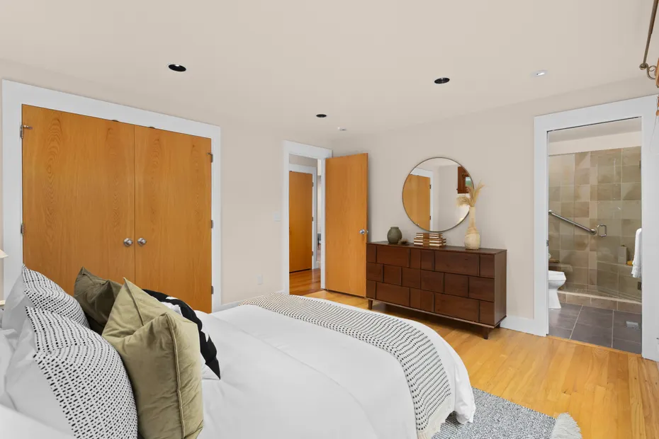 2223 39th Avenue E Photo 27