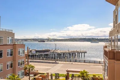 1950 Alaskan Way #427