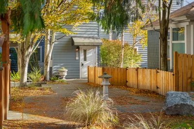 3622 Whitman Avenue N #201