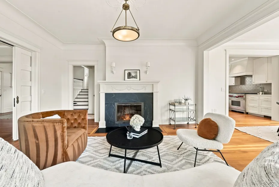 1111 Bellevue Place E Photo 10