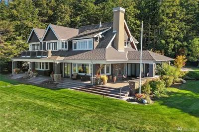 2094 Breezy Point Rd