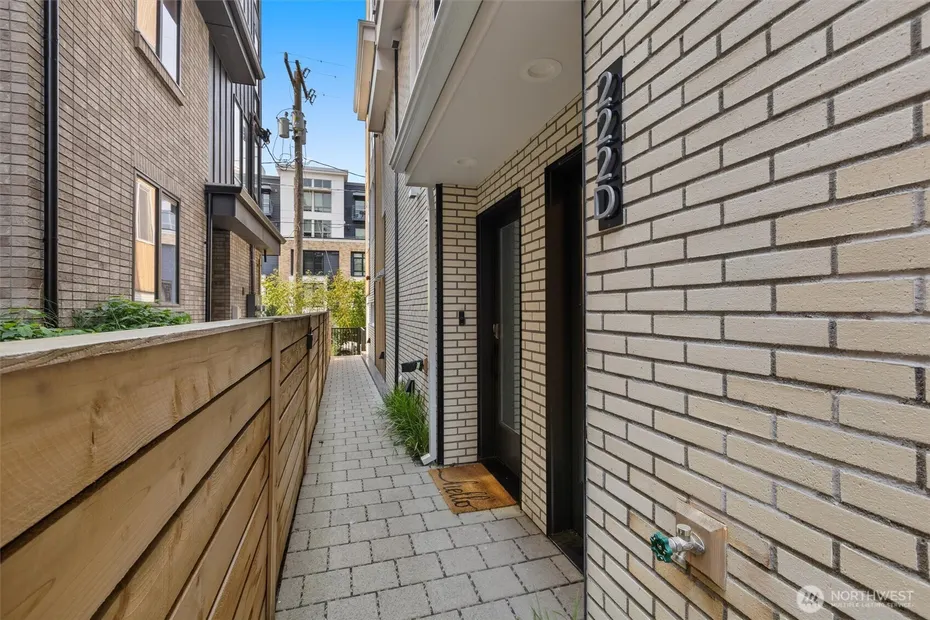 222 10th Avenue E #D Photo 3
