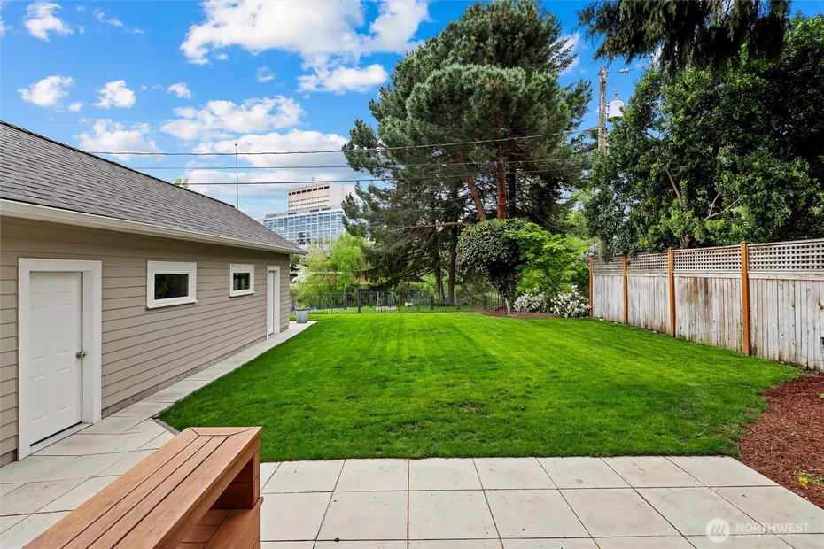 1852 E Shelby Street Photo 25