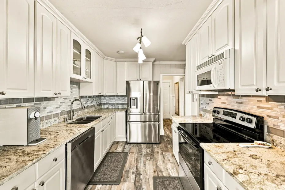 1626 Beach Drive NE Photo 17