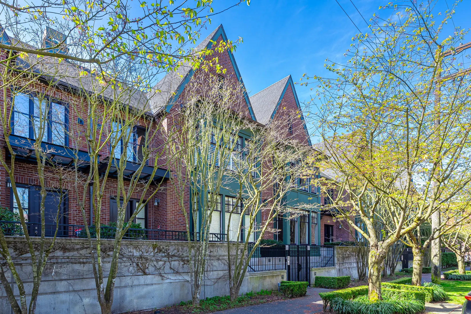 121 W Comstock Street #121