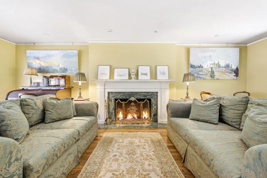 1637 Broadmoor Drive E Photo 9
