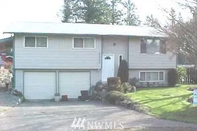 4422 Lexington Ne