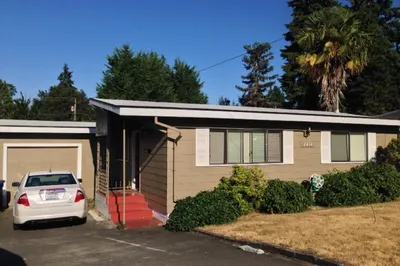 2416 NE 9th Place