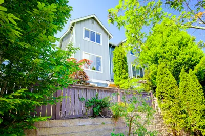 3905 Whitman Avenue N