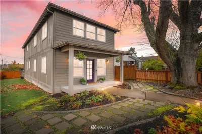 10202 20th Avenue Sw