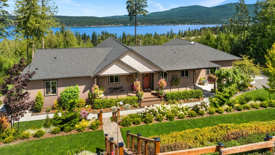 698 Streamside Drive Photo 3
