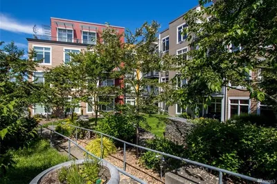 180 Harbor Square Lp NE #B-123