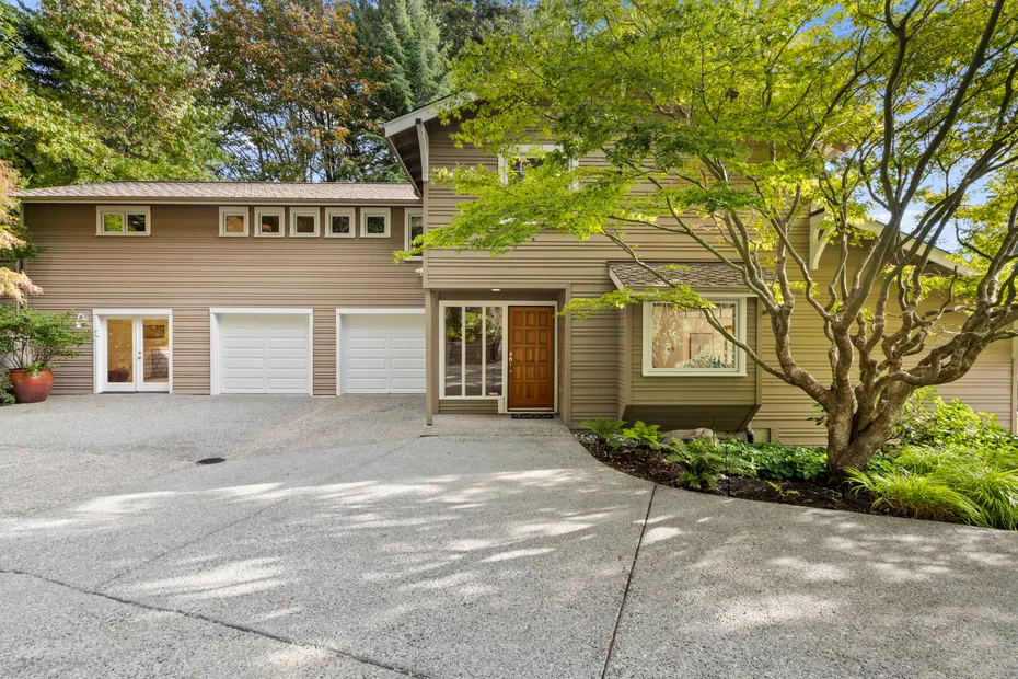 9796 NE Murden Cove Drive Photo 2
