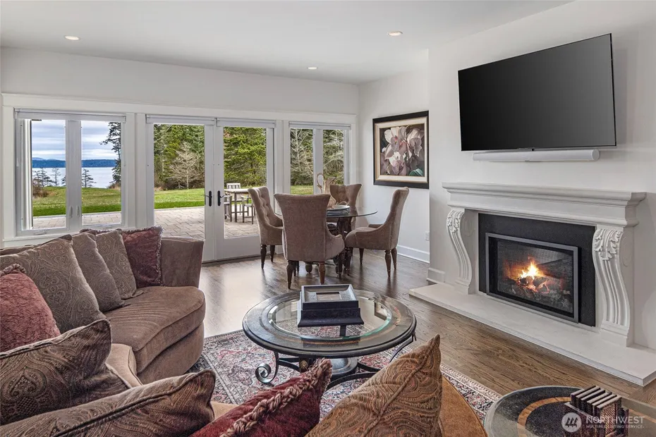 735 Rosler Road Photo 17