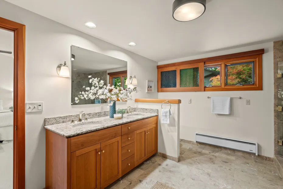 9796 NE Murden Cove Drive Photo 27
