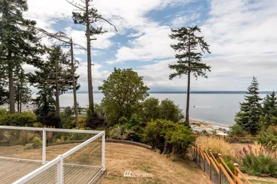 3550 Marine View Drive