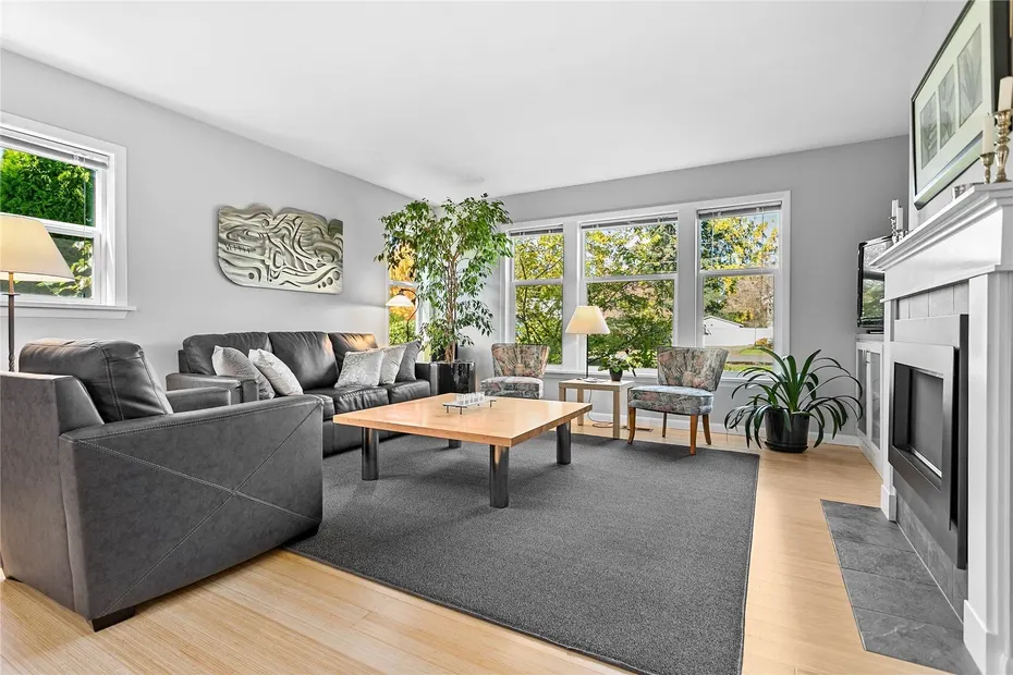3021 Cedarwood Avenue Photo 4