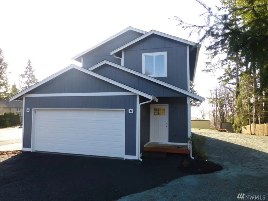 320 NE Anchor Dr Photo 1