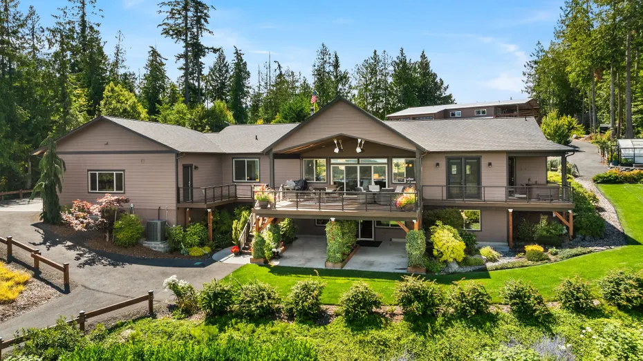 698 Streamside Drive Photo 30