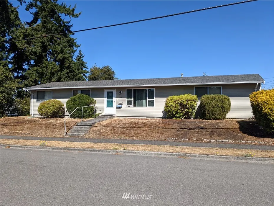 3261 S 70th Street Photo 1