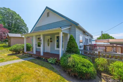 859 SE Adams Ave