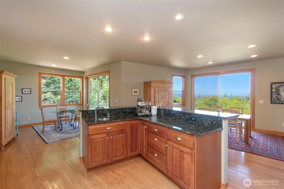 1668 Freshwater Bay Road Photo 10