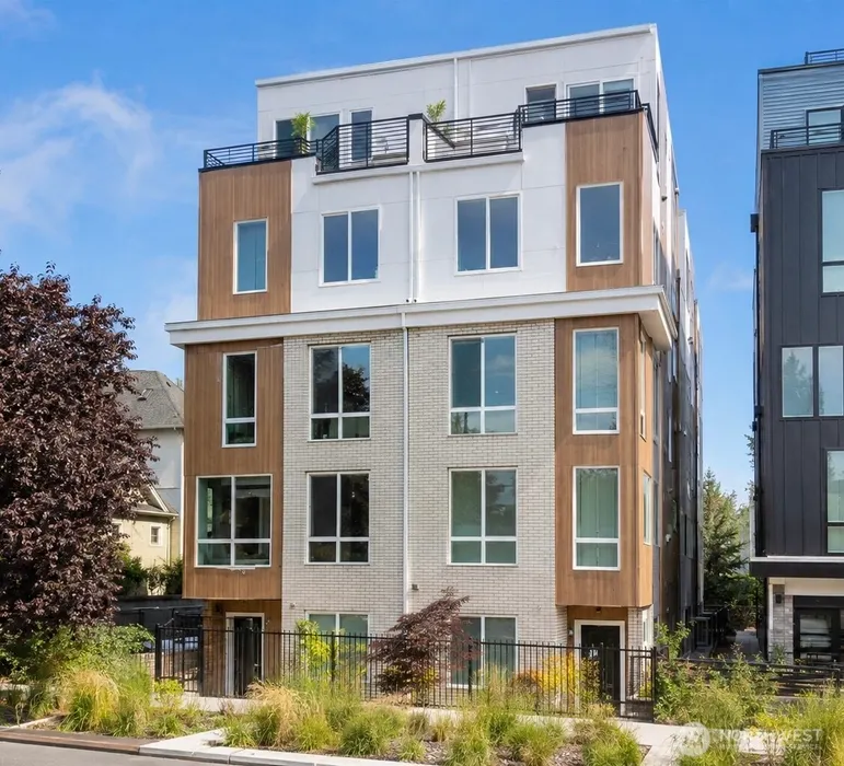 222 10th Avenue E #D Photo 1