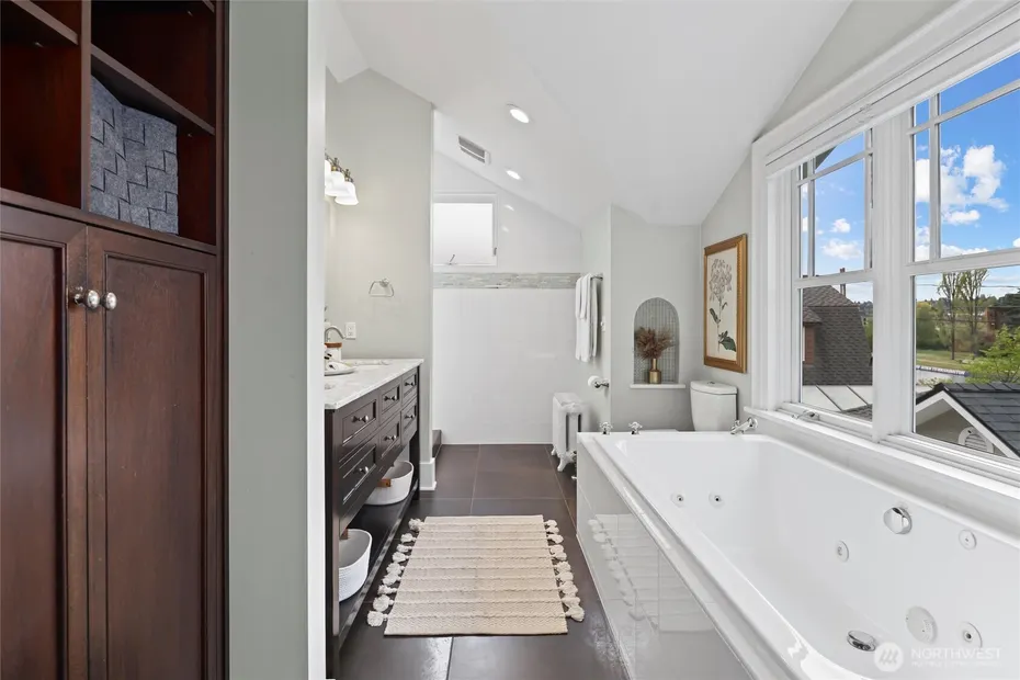 1852 E Shelby Street Photo 15