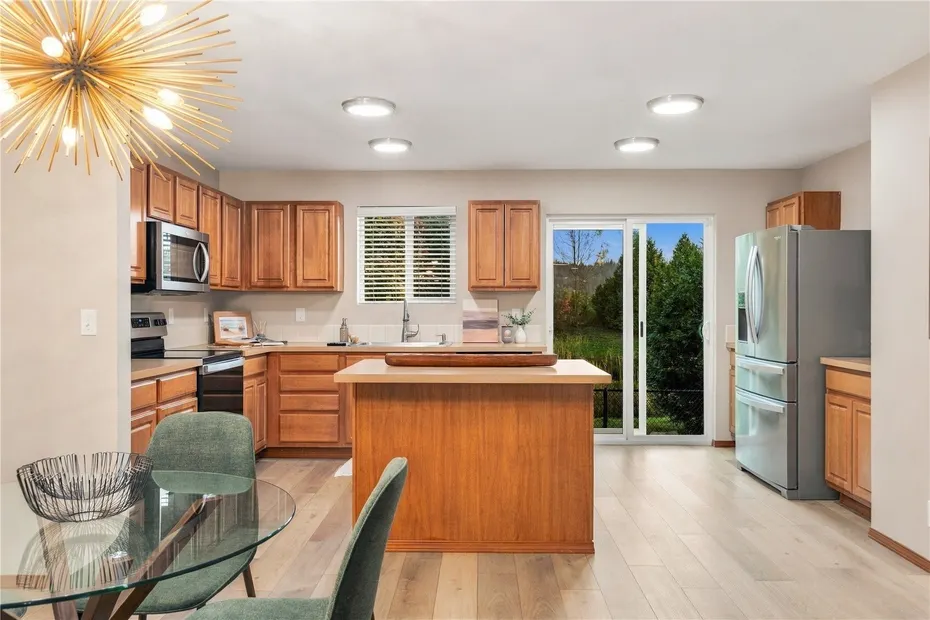 242 Riggs Drive E Photo 9