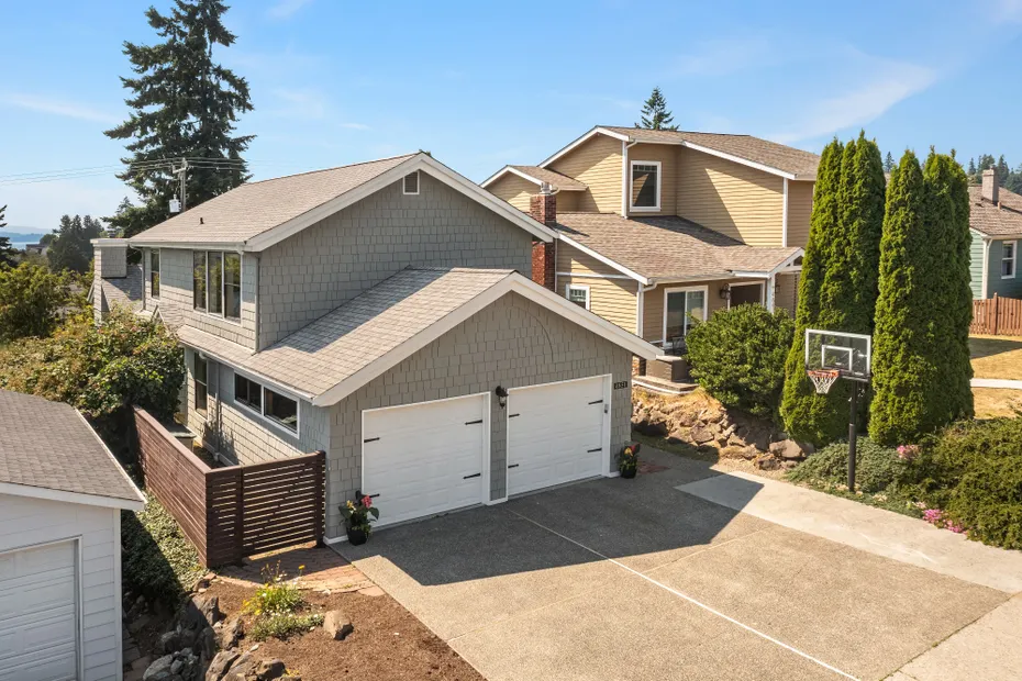 4851 46th Avenue SW Photo 1