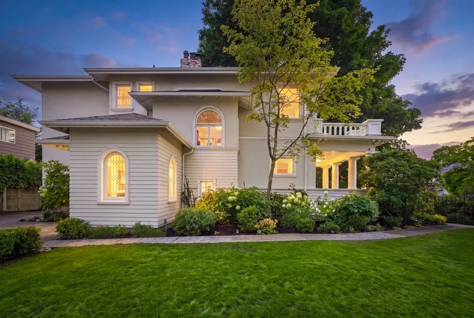 1111 Bellevue Place E Photo 2