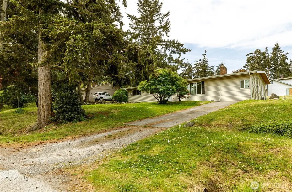 2642 Olympic Drive Photo 3