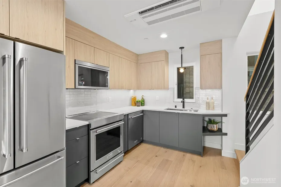 222 10th Avenue E #D Photo 8