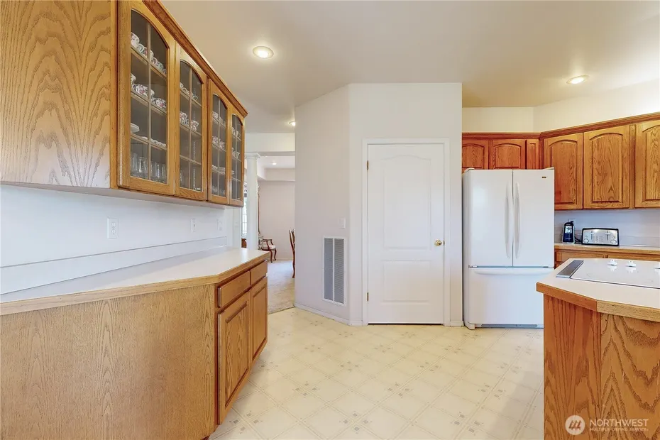 1916 SE Clover Court Photo 6