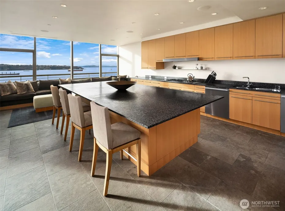 715 2nd Avenue #1501 Photo 13