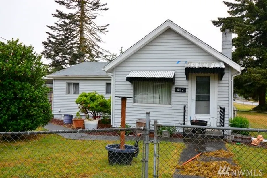 407 Longmire St NW Photo 1