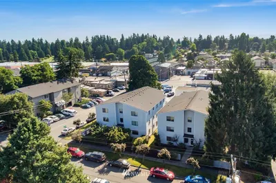 10540 10544 Whitman Avenue N