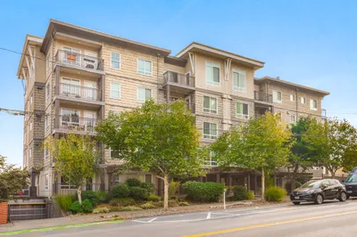 3015 SW Avalon Way #302