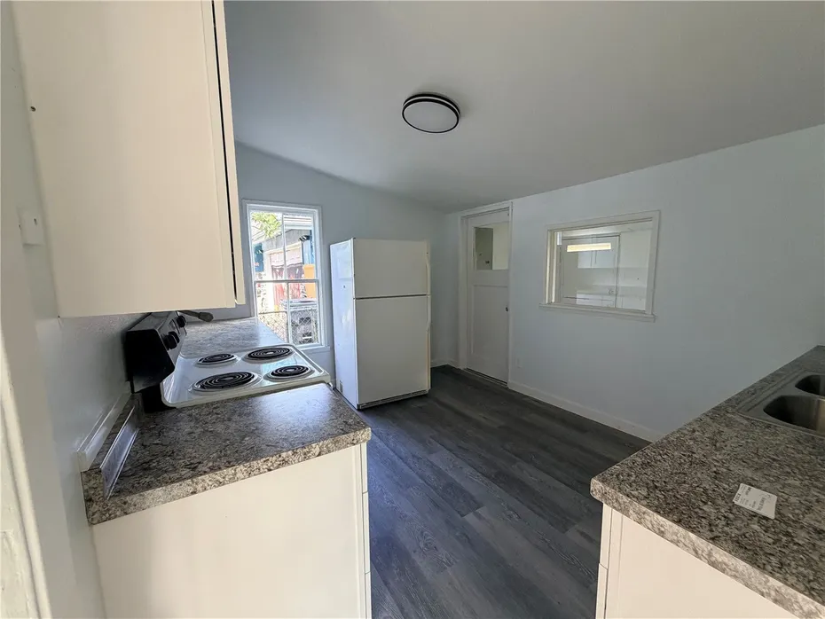 1317 5TH Street Photo 4