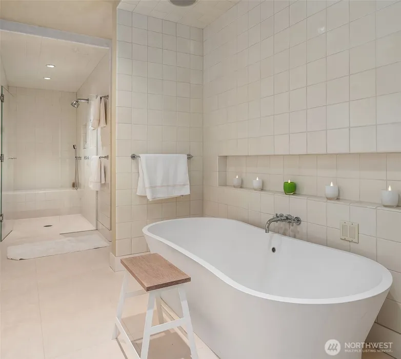 715 2nd Avenue #1501 Photo 29