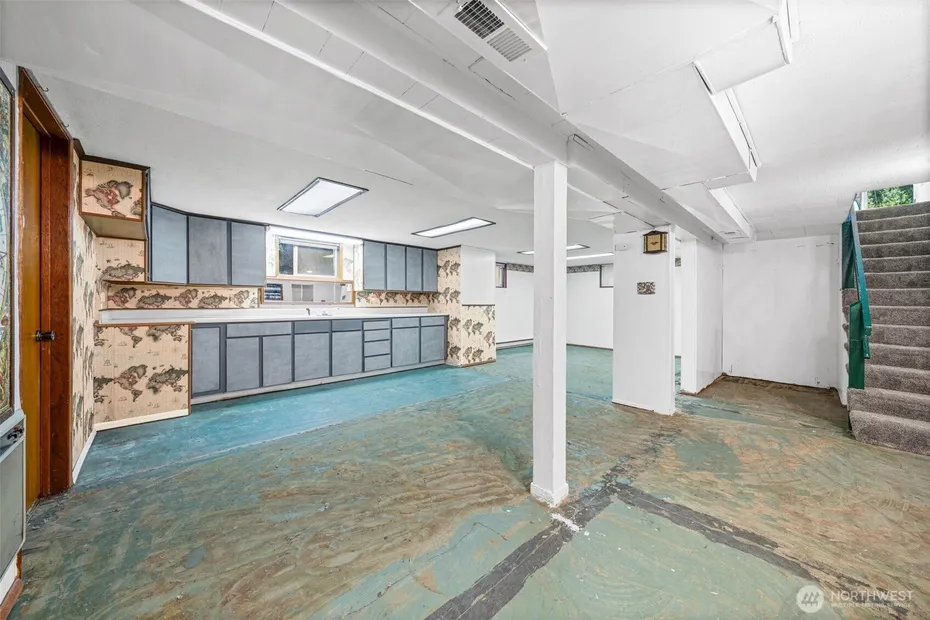 2124 E 17th Street Photo 25