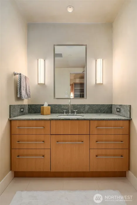 715 2nd Avenue #1501 Photo 28