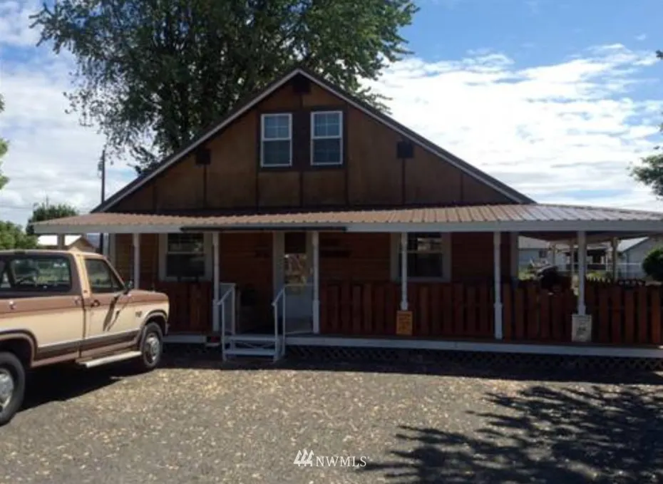 210 N Lewis St Photo 1