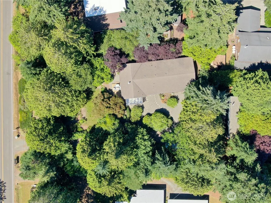 676 Park Avenue NE Photo 36