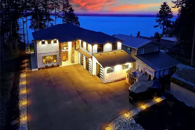 1699 SE Camano Drive