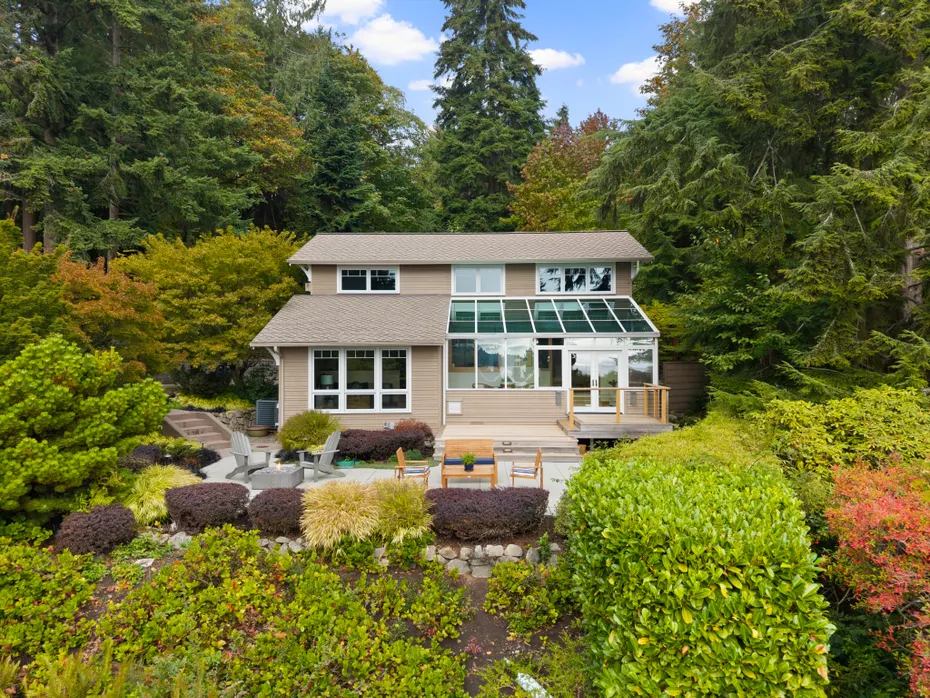 9796 NE Murden Cove Drive Photo 1