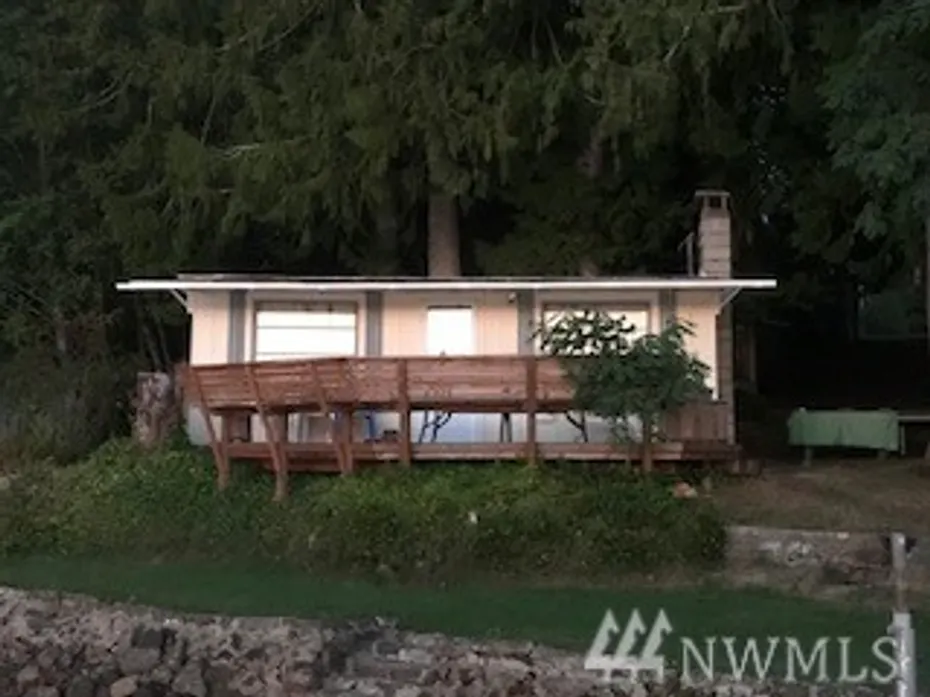 105 W Lost Lake Park Dr Photo 1