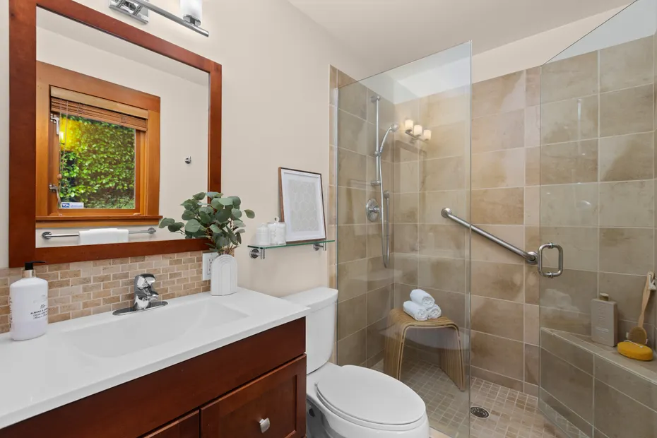 2223 39th Avenue E Photo 28