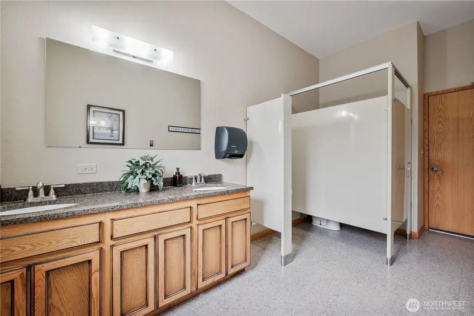 1435 33rd Avenue Photo 11